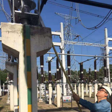 HVD-DTS瓷支柱絕緣子帶電探傷儀探傷檢測現(xiàn)場