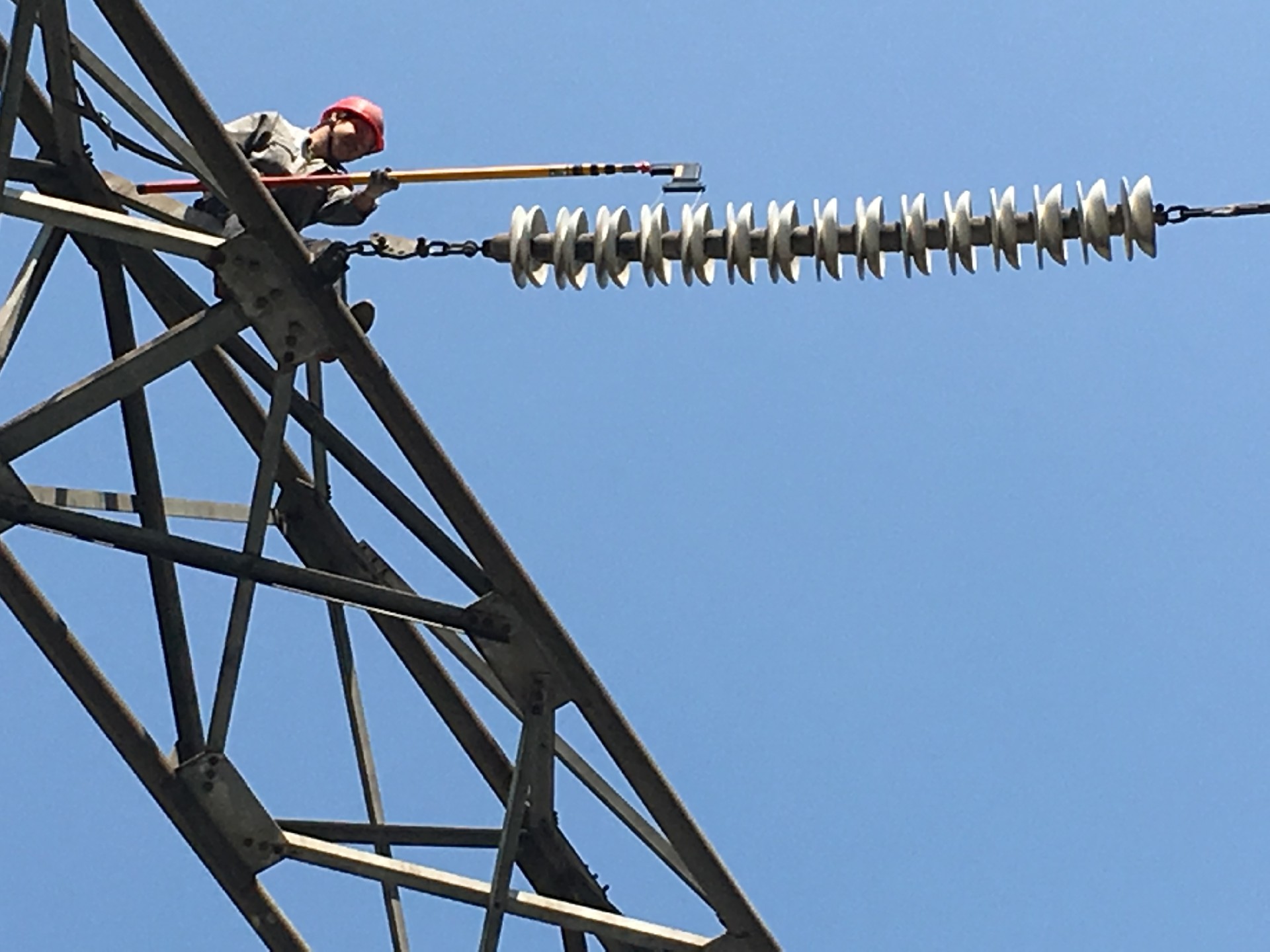 海沃迪電氣絕緣子零值檢測(cè)現(xiàn)場(chǎng)